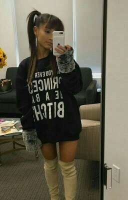 Fotobook Ariana Grande =^^=